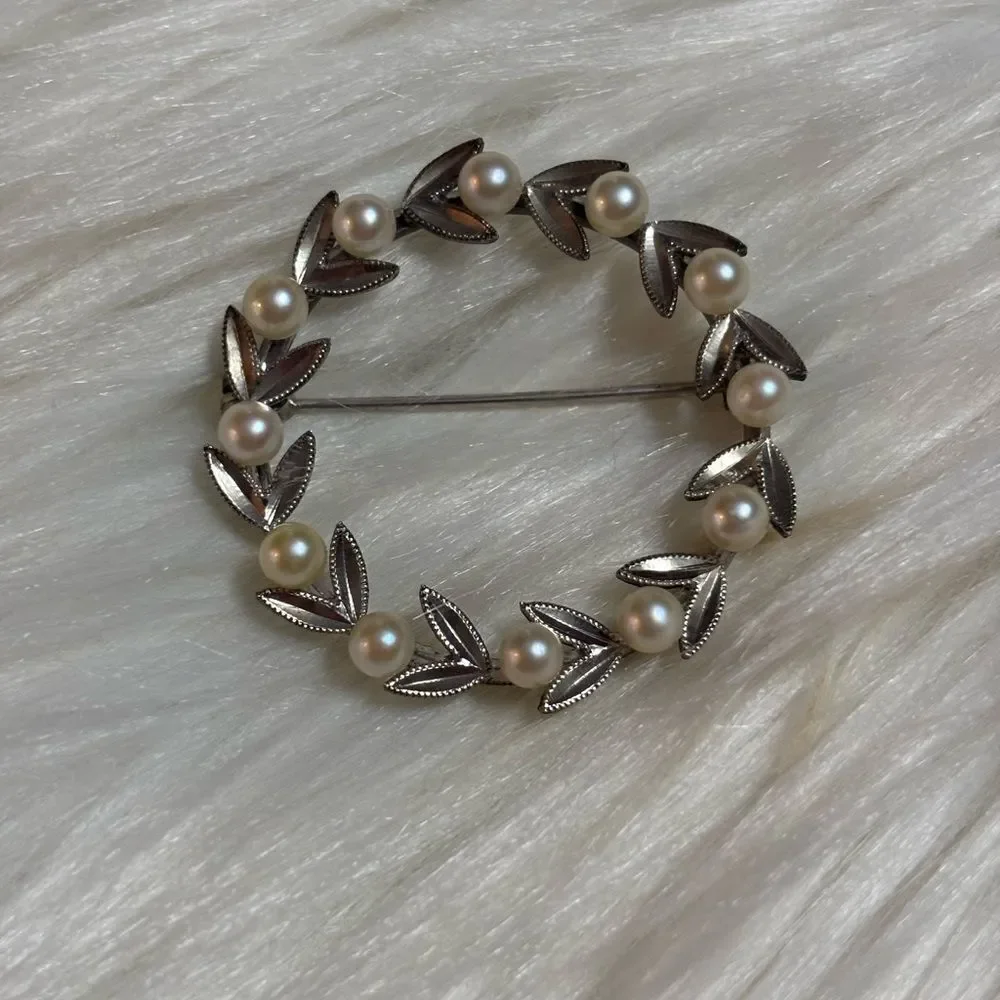 Vintage Milgrain Wreath Leaf Japanese Saltwater Pearl Brooch